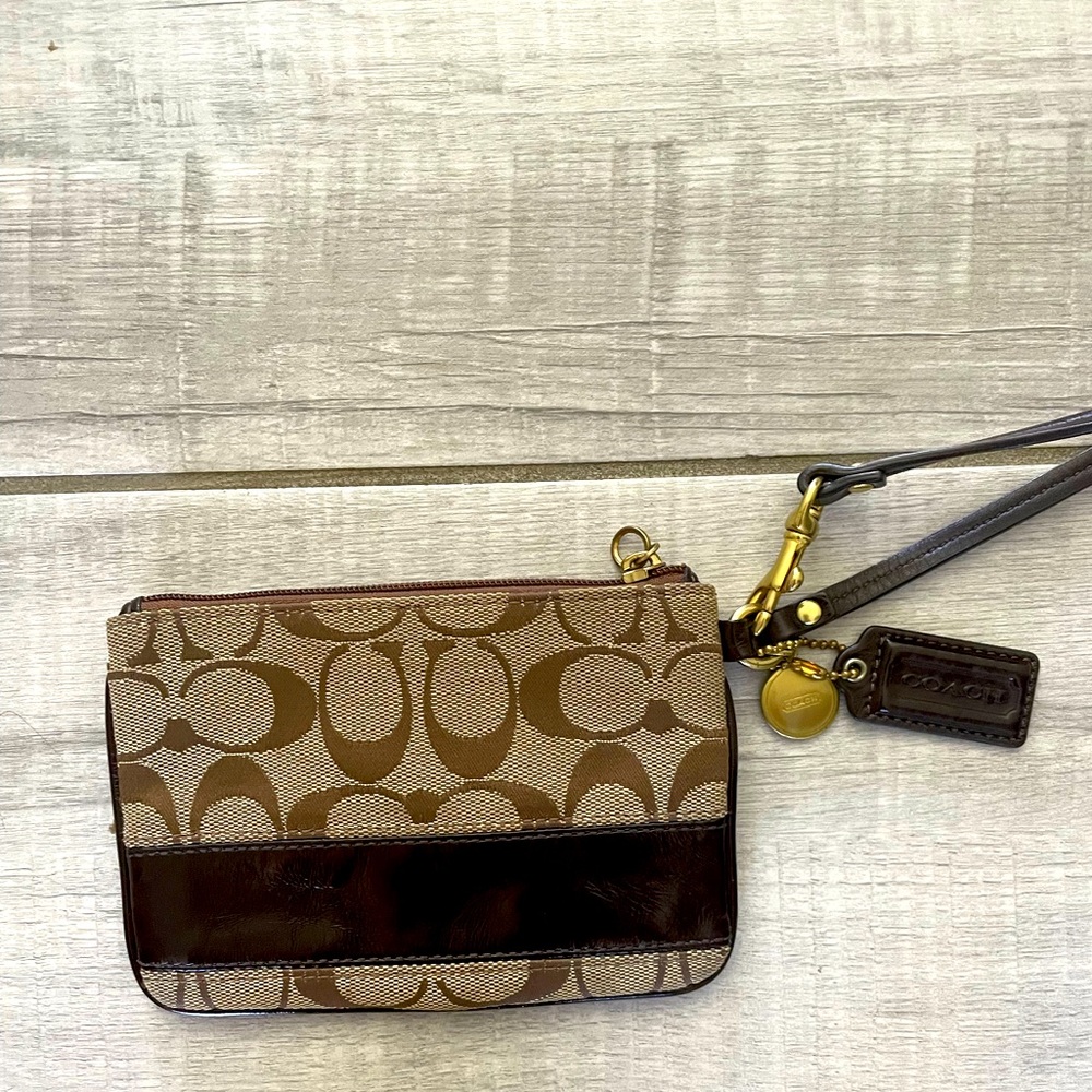 Coach vintage wristlet coin purse with zipper